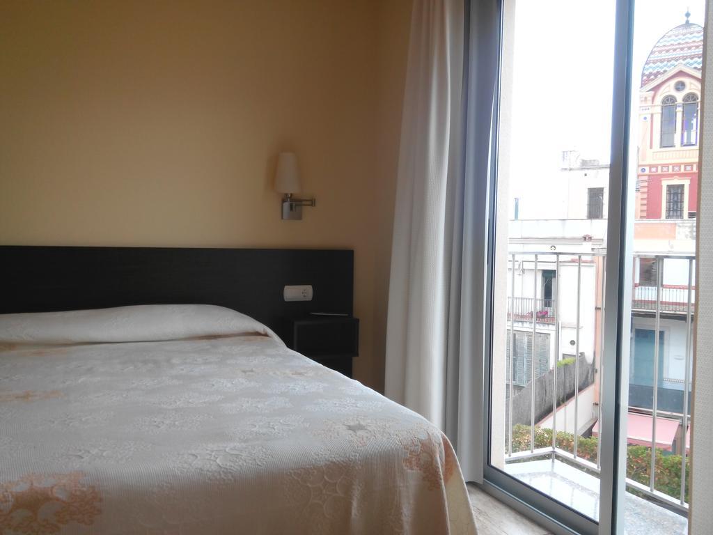 Hostal Sant Sadurni Sant Sadurní dʼAnoia Zimmer foto