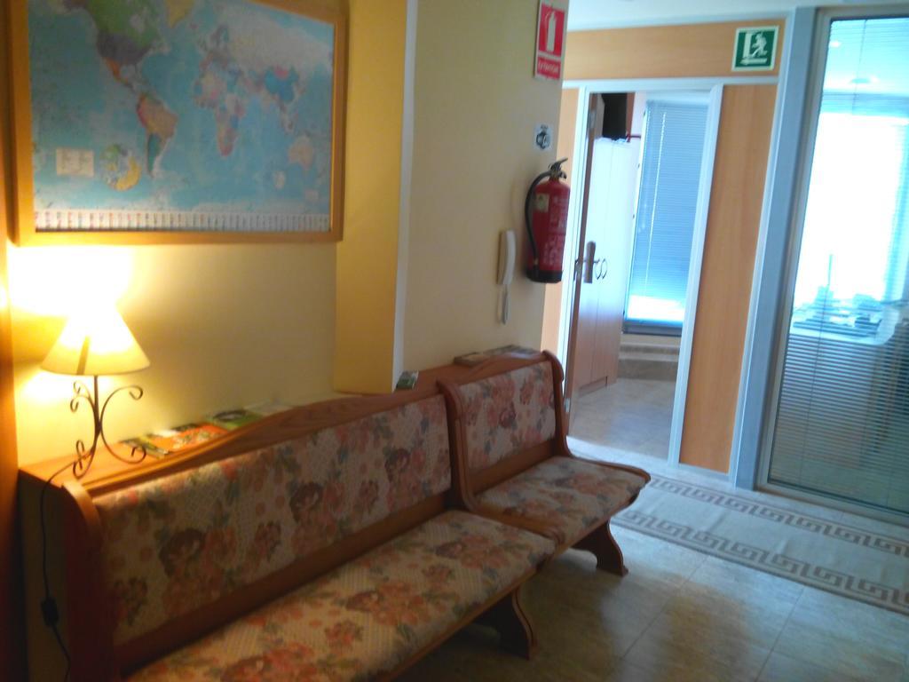 Hostal Sant Sadurni Sant Sadurní dʼAnoia Exterior foto