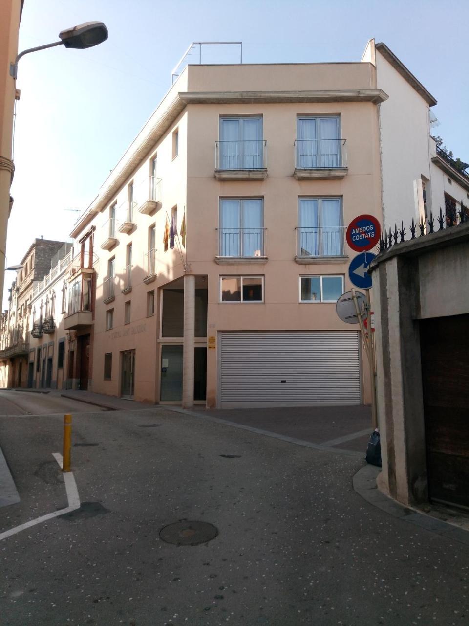 Hostal Sant Sadurni Sant Sadurní dʼAnoia Exterior foto